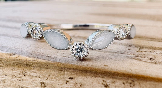 Curved Eternity Stacker